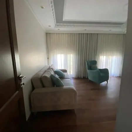 Nadide Sokak D:3 4+1 公寓