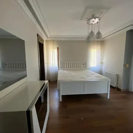 Nadide Sokak D:3 4+1 * Stambuł